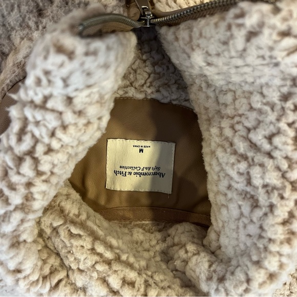 Abercrombie Cloud Sherpa Vest - Picture 6 of 7